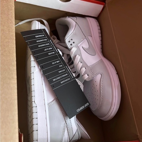 NEW Nike Women’s Dunk Low Grey Gray Photon Dust Size 7/Youth 5.5 - Picture 5 of 6